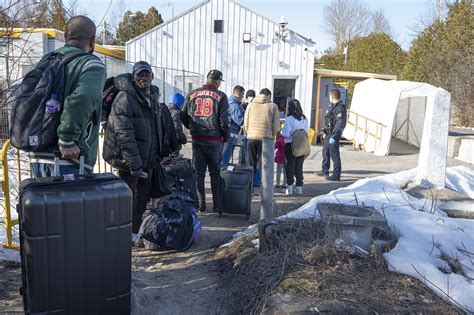 US, Canada end loophole that let asylum-seekers cross border
